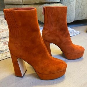 Brand New! STEVE MADDEN ORLIE Suede Platform Ankle Boots Rust - Size 6.5